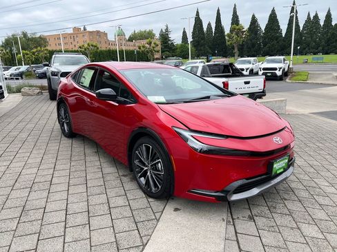 New 2026 Toyota Prius XLE FWD image 7