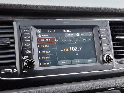 Used 2018 Kia Sedona LX w/ LX Essentials Premium Package FWD image 16