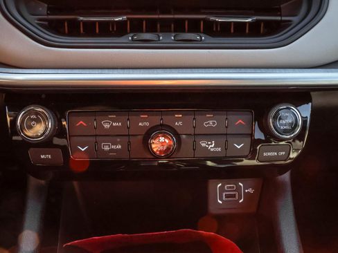 New 2026 Jeep Compass Limited image 18