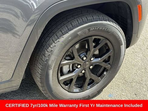 Certified 2025 Jeep Grand Cherokee Altitude AWD/4WD image 8