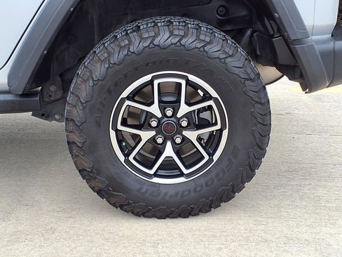 Used 2024 Jeep Wrangler Unlimited Rubicon AWD/4WD image 9