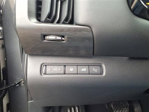 New 2026 Nissan Pathfinder Platinum image 18