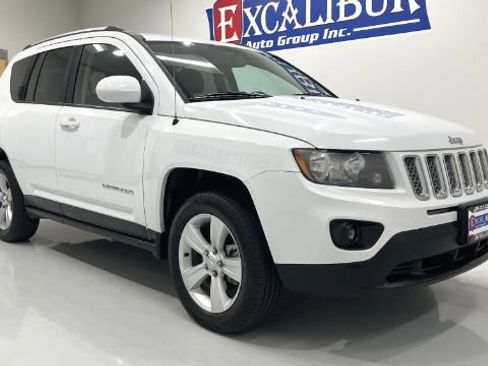 Used 2016 Jeep Compass Latitude AWD/4WD image 2
