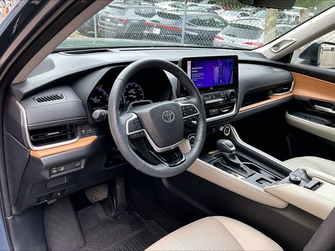 Certified 2025 Toyota Grand Highlander AWD image 18