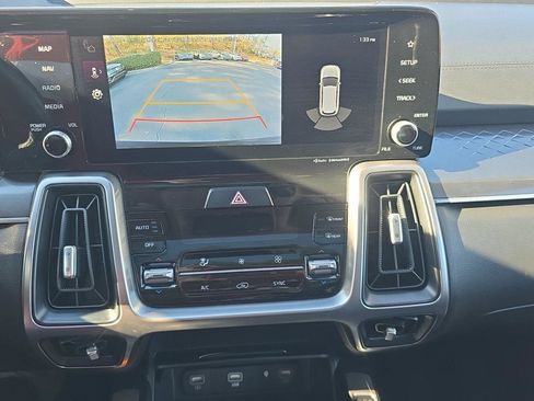 Used 2023 Kia Sorento S w/ Panoramic Sunroof Package image 20