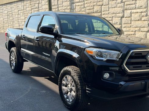 Used 2017 Toyota Tacoma SR5 w/ Tow Package AWD/4WD image 39