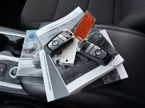 Certified 2023 Ford Explorer XLT image 5