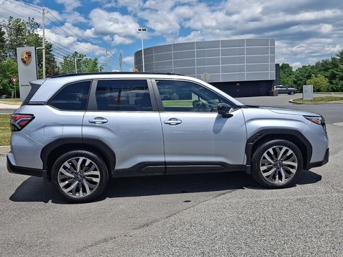 Used 2025 Subaru Forester Touring AWD/4WD image 7