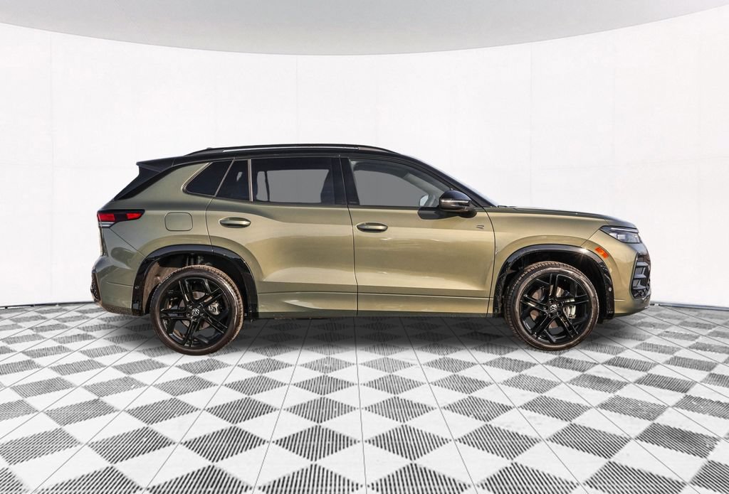 Certified 2026 Volkswagen Tiguan SE R-Line AWD/4WD image 10
