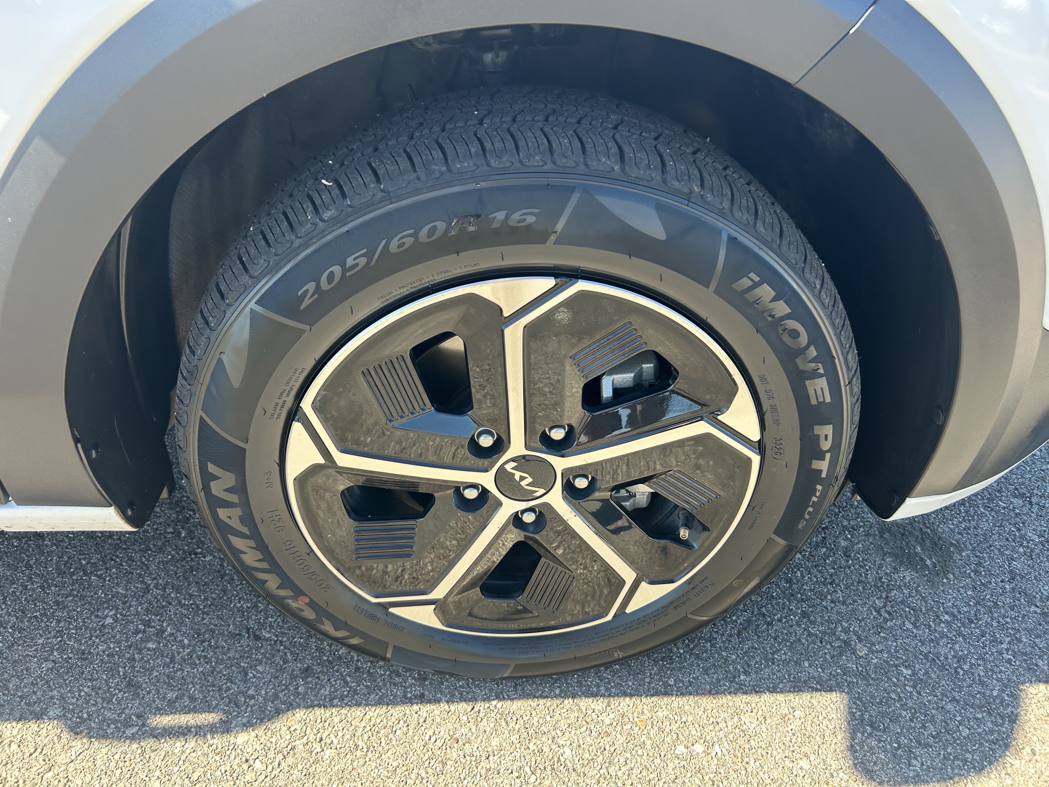 Certified 2025 Kia Niro LX FWD image 9