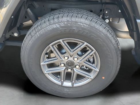 Used 2024 Jeep Gladiator Sport image 29