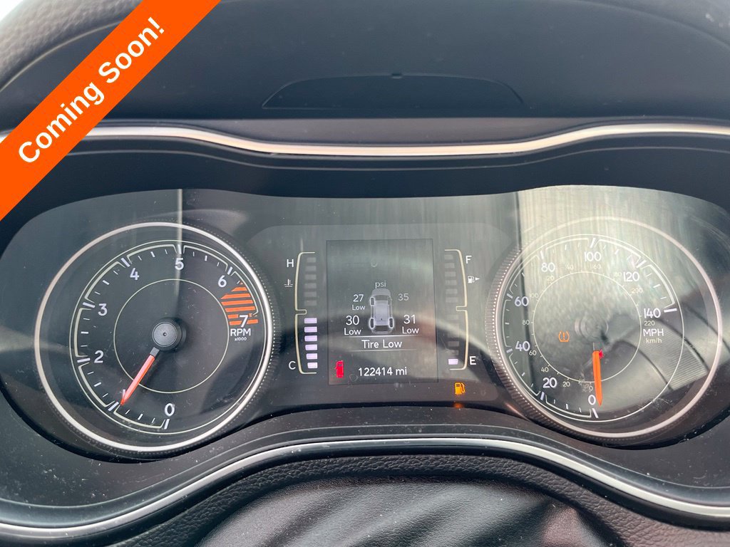 Used 2019 Jeep Cherokee Latitude w/ Popular Appearance Group AWD/4WD image 19