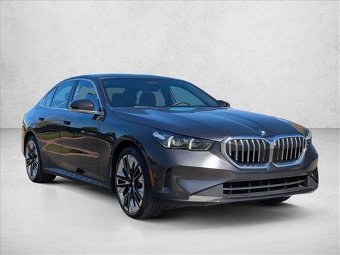 Used 2025 BMW 540i xDrive image 3