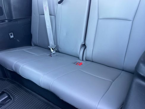 Used 2022 Toyota Highlander XLE FWD image 15