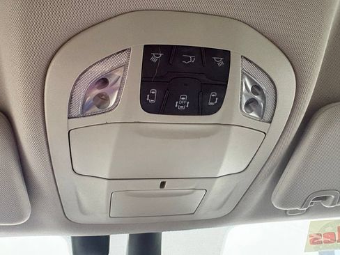 Used 2022 Chrysler Pacifica Touring-L FWD image 29
