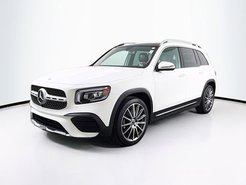 Used 2021 Mercedes-Benz GLB 250 4MATIC image 3