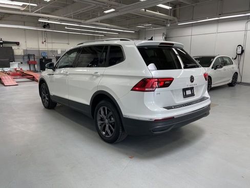 Used 2023 Volkswagen Tiguan SE image 2