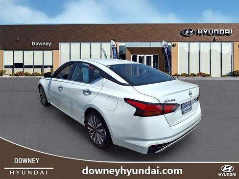 Used 2025 Nissan Altima 2.5 SV FWD image 4