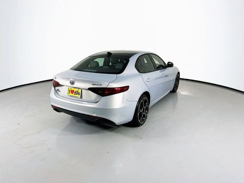 Used 2023 Alfa Romeo Giulia Ti AWD/4WD image 9
