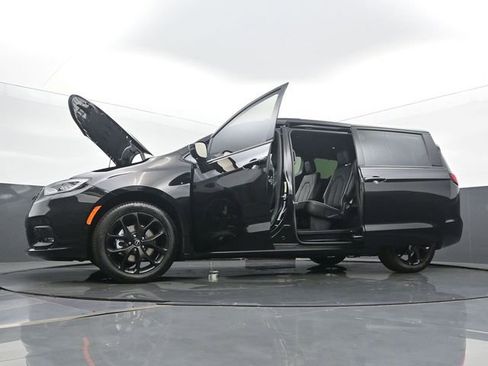 New 2025 Chrysler Pacifica Limited image 59