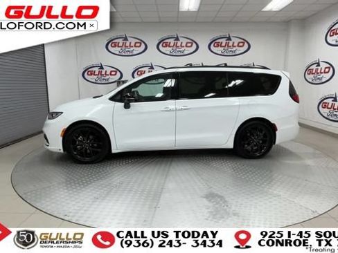 Used 2024 Chrysler Pacifica Limited w/ S Appearance Package FWD image 5