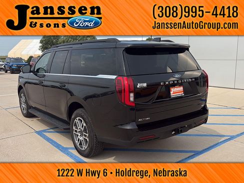Used 2025 Ford Expedition Max Active AWD/4WD image 8