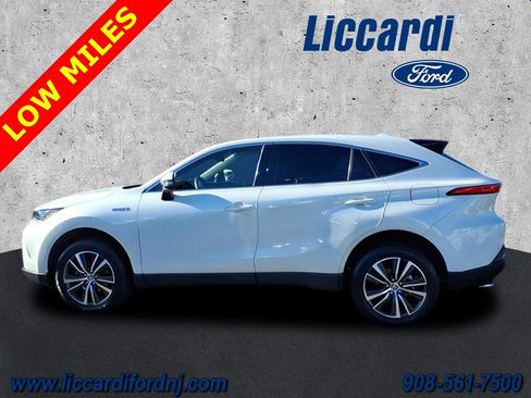 Used 2021 Toyota Venza LE w/ Carpet Mat Package (TMS) image 4