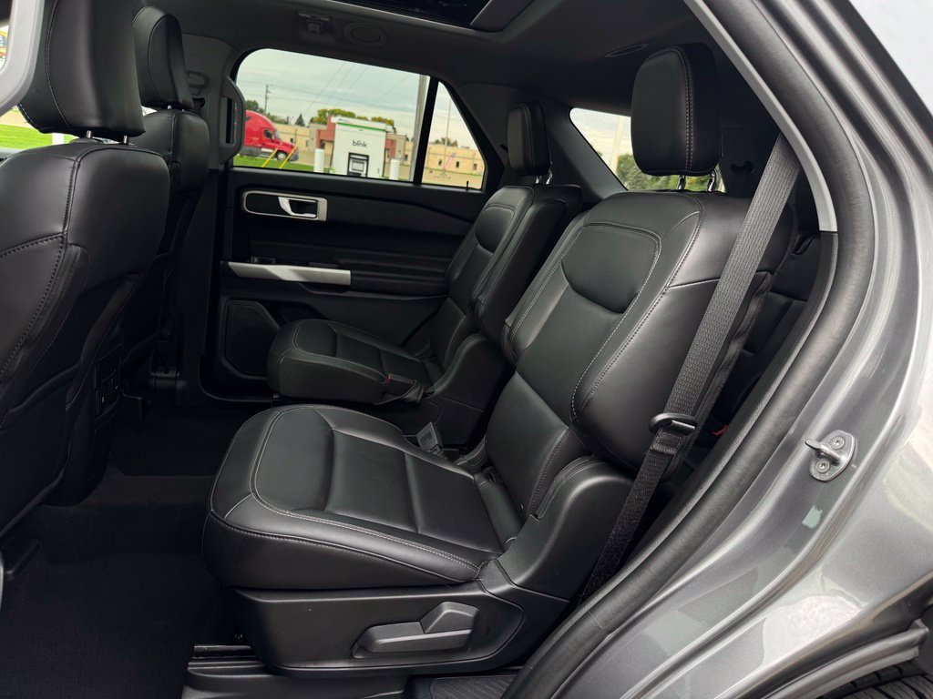 Used 2023 Ford Explorer XLT w/ Equipment Group 202A AWD/4WD image 8
