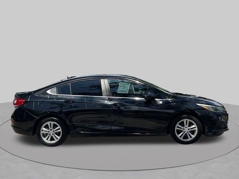 Used 2018 Chevrolet Cruze LT FWD image 6