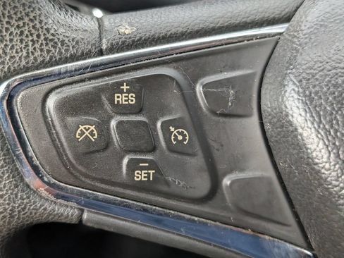 Used 2018 Chevrolet Cruze LT FWD image 13