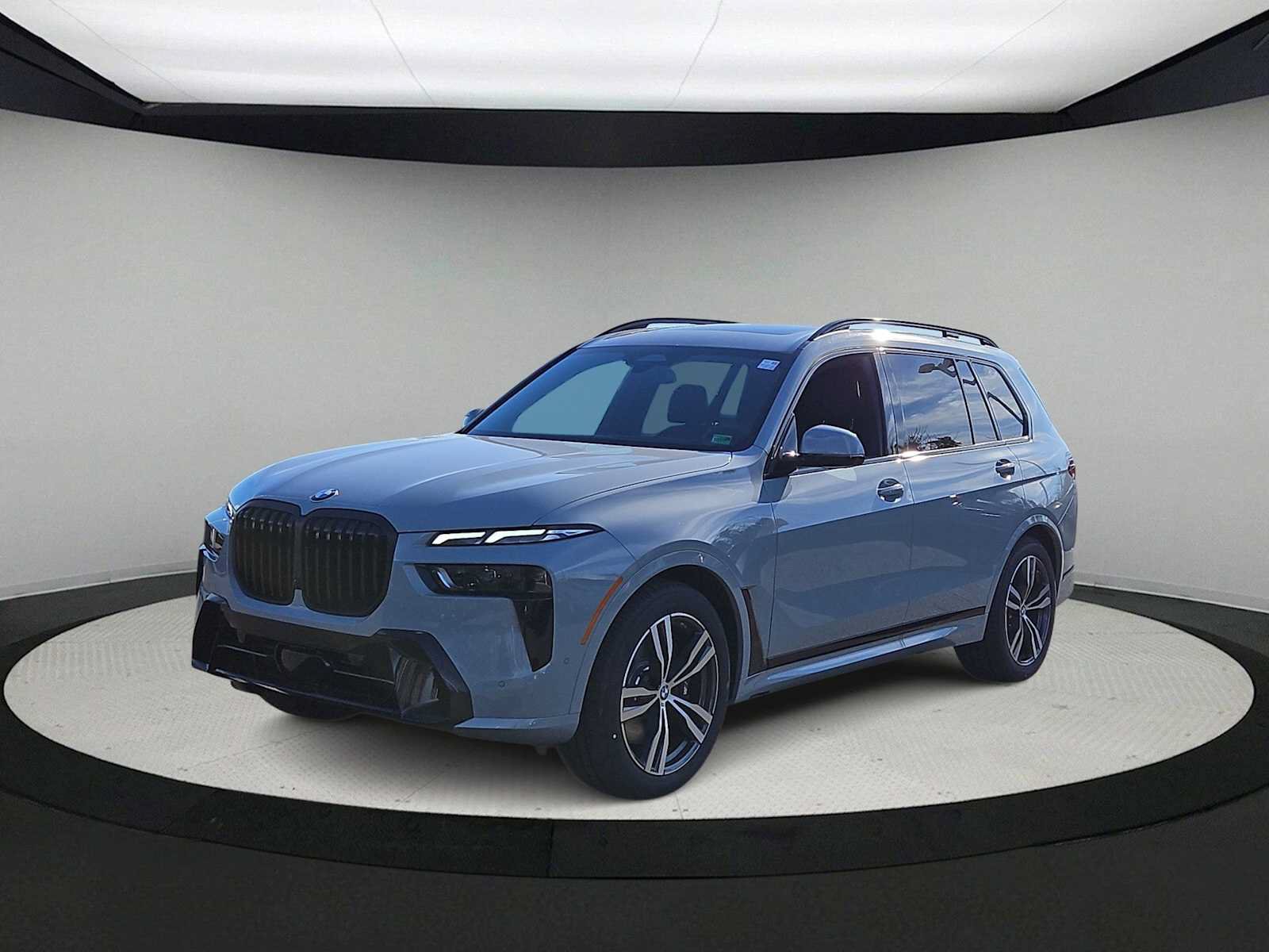 Used 2026 BMW X7 xDrive40i w/ M Sport Package AWD/4WD image 4