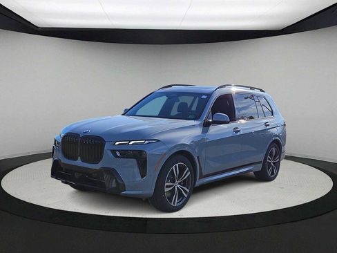Used 2026 BMW X7 xDrive40i w/ M Sport Package AWD/4WD image 4