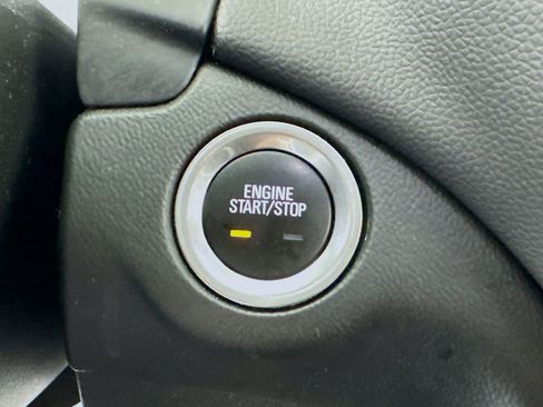 Used 2022 Chevrolet Equinox LT FWD image 24