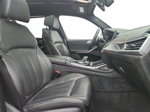 Used 2020 BMW X7 M50i image 29