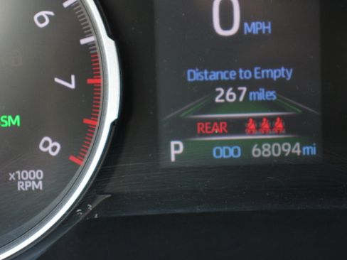 Used 2022 Toyota RAV4 XLE Premium FWD image 29