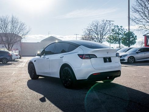 Used 2020 Tesla Model Y Long Range image 5