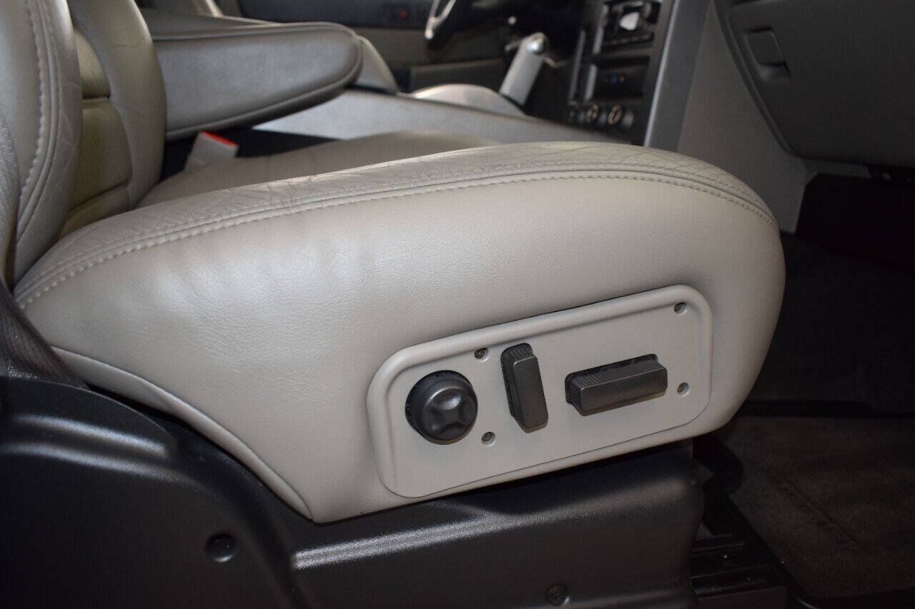 Used 2003 HUMMER H2 w/ Preferred Equipment Group AWD/4WD image 44