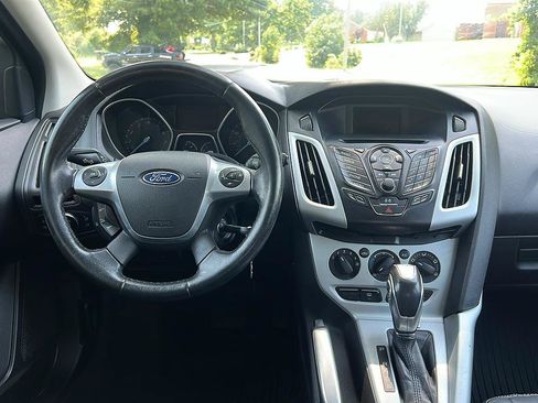 Used 2014 Ford Focus SE w/ Equipment Group 201A FWD image 12