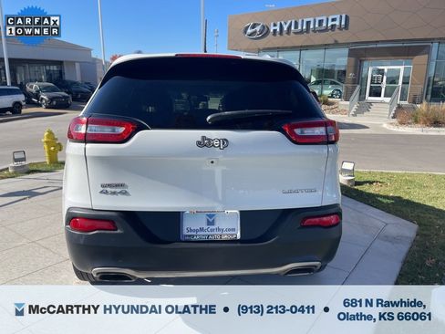 Used 2016 Jeep Cherokee Limited image 16