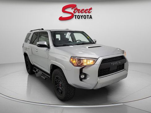 Certified 2024 Toyota 4Runner TRD Off-Road Premium w/ Moonroof Package AWD/4WD image 5
