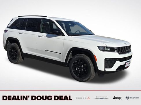 New 2026 Jeep Grand Cherokee Altitude image 7