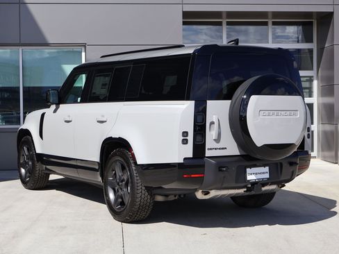 New 2026 Land Rover Defender 130 X-Dynamic SE image 8