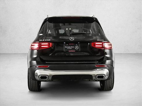 Certified 2025 Mercedes-Benz GLB 250 4MATIC w/ Exclusive Package image 7