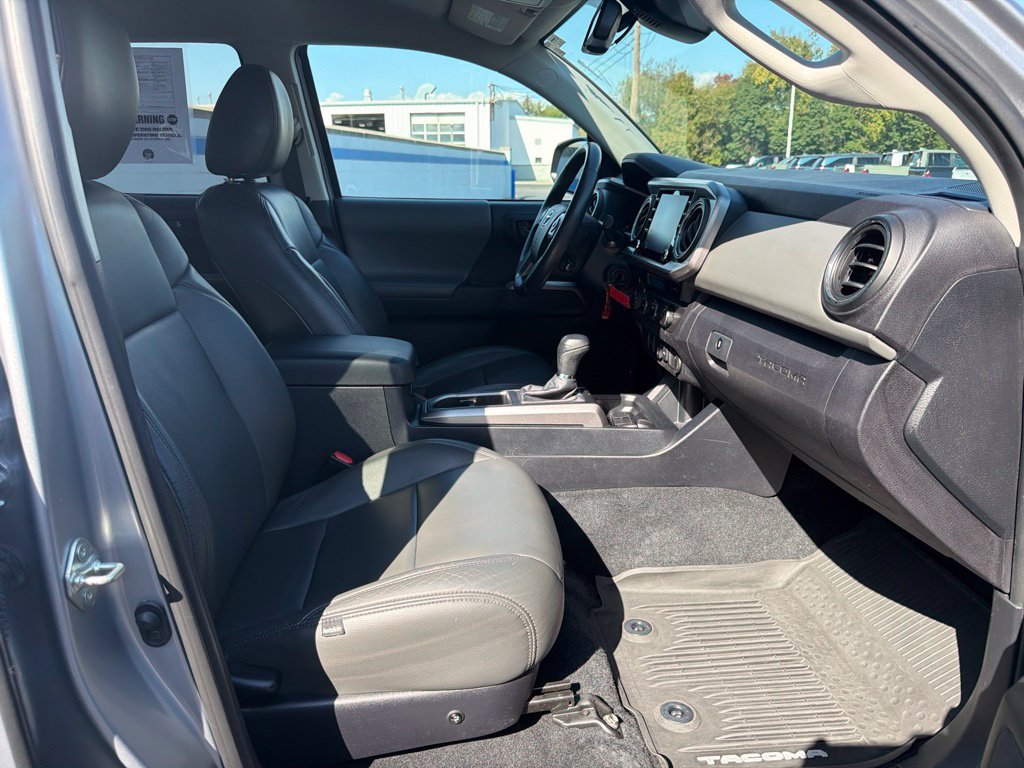 Used 2021 Toyota Tacoma SR5 AWD/4WD image 24