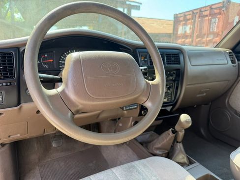 Used 2000 Toyota Tacoma 4x4 Xtracab image 11