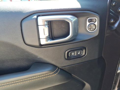 Used 2025 Jeep Wrangler Unlimited Sahara w/ Safety Group AWD/4WD image 4