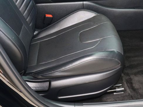 Used 2023 Hyundai Elantra Limited FWD image 17