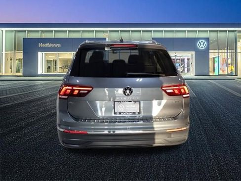 Certified 2024 Volkswagen Tiguan SE image 29