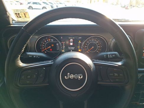 Used 2022 Jeep Gladiator Sport image 19