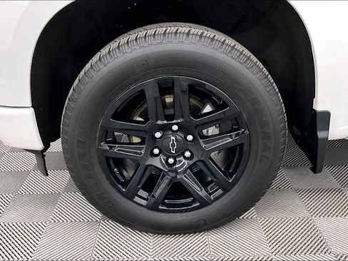 Used 2023 Chevrolet Silverado 1500 Custom image 10